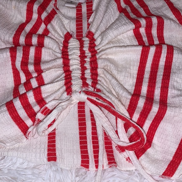 ✨2 SUMMER TOPS✨ - Picture 4 of 11